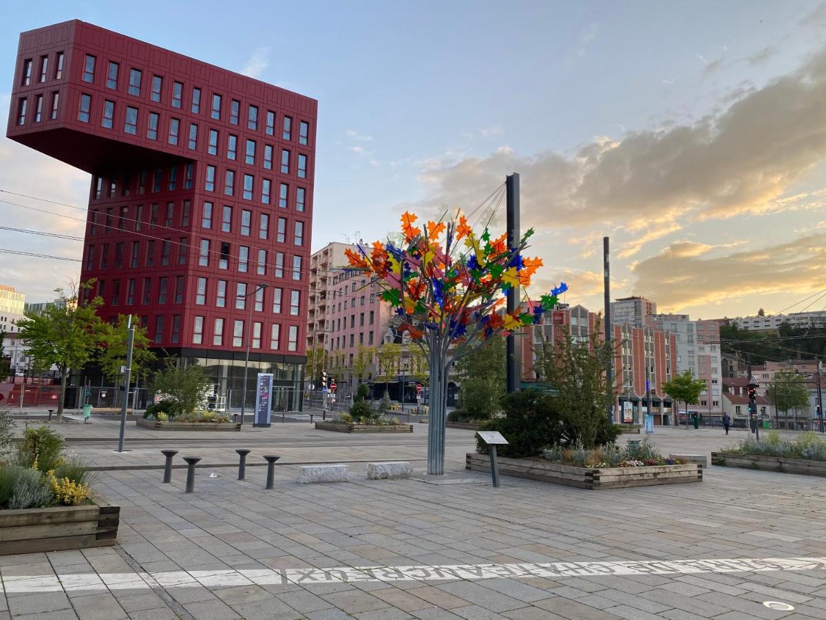 22 Chic & Cosy Grand Appart 92M2 Parking Gratuit Hypercentre Netflix Saint-Etienne  Exteriör bild